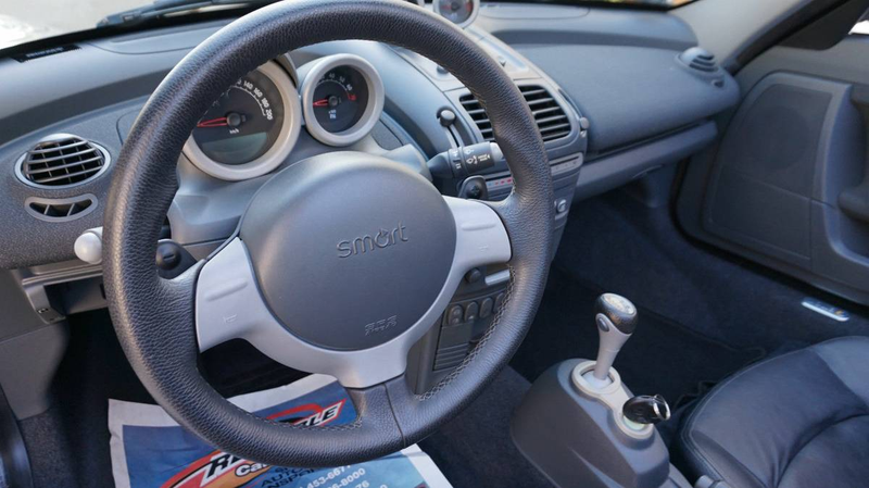 Illustration for article titled For $26,900, Would You Be Stupid To Pass Up This 2004 Smart Roadster Coupé?